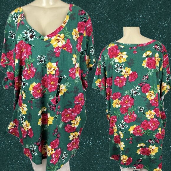 Torrid +2 Green Floral V-Neck Chest Pocket Cotton Curved Hem Short Sleeve Tee - Picture 1 of 6